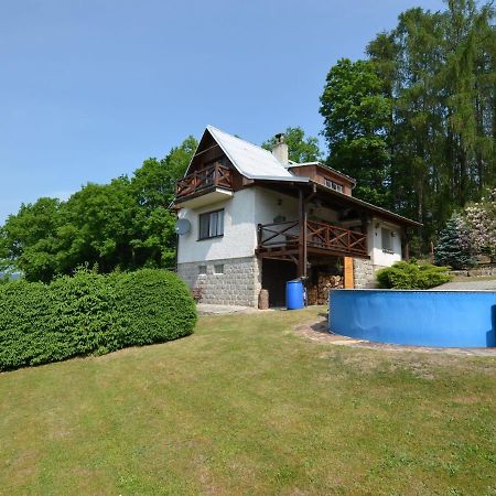 House With The Pool And Fenced Garden Villa Hnanice  Exterior photo